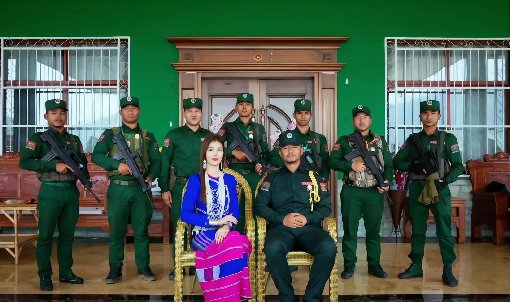 缅北风云# 佤邦太子妃 图1鲍岩康夫妇 图2鲍岩康老婆和鲍军龙老婆