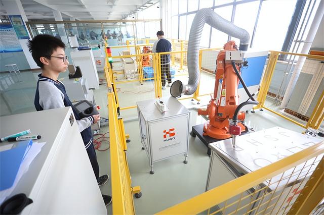 威海技师学院每年为企业培养300多名"定制"人才