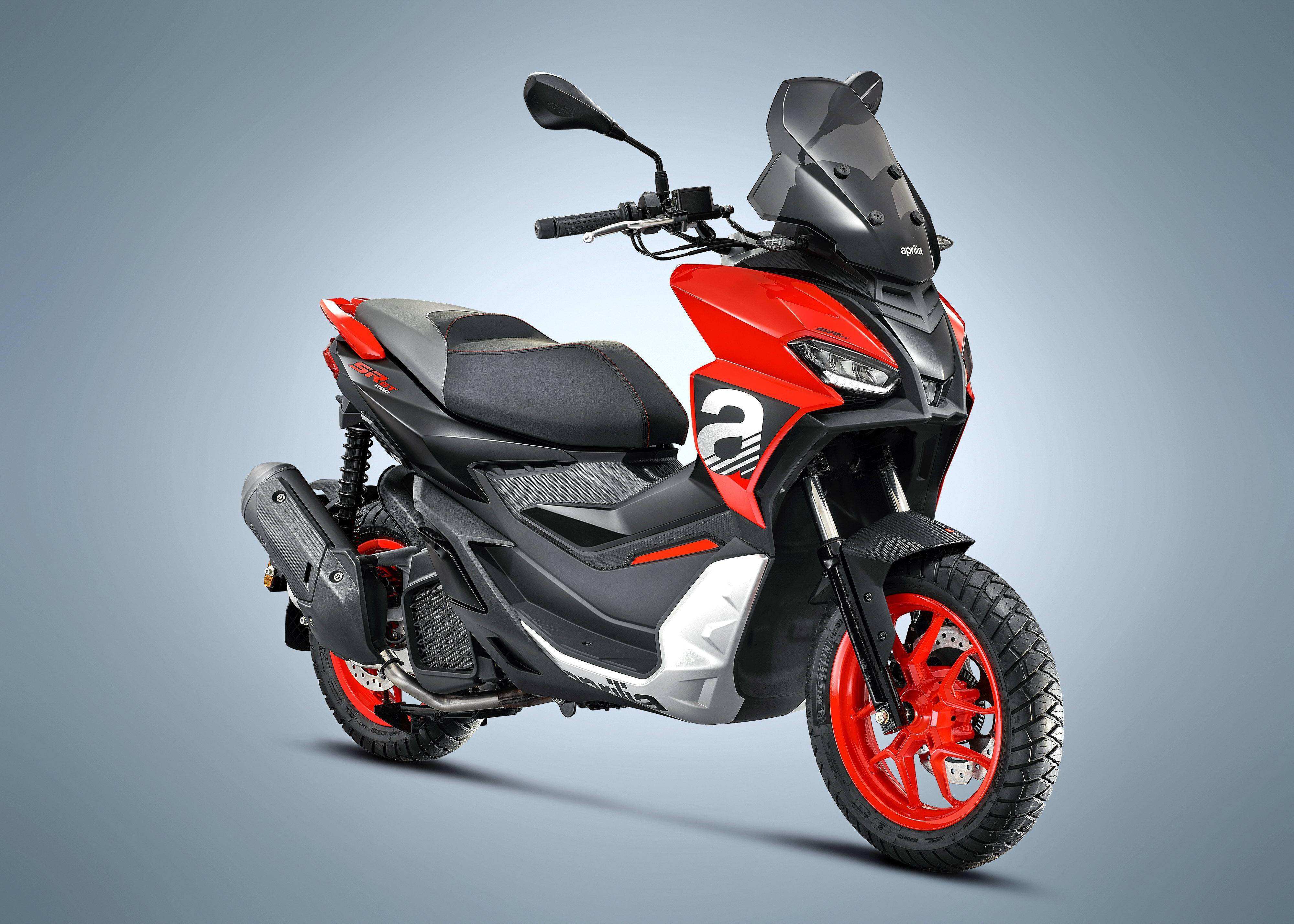 作为阿普利亚首款adv踏板摩托,拥有家族式样貌,动力强劲!