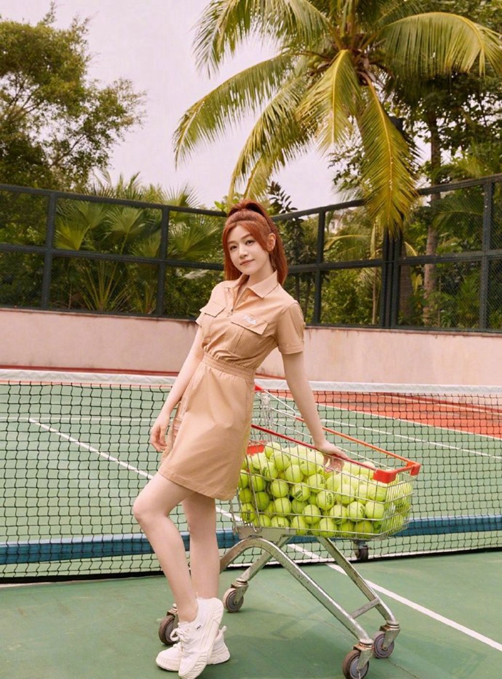 陈妍希浅黄色连衣裙美腿性感写真