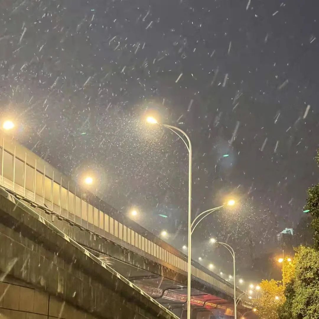 是的,武汉下雪了!