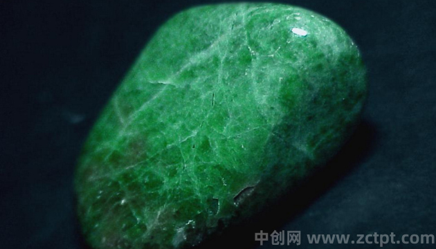 缅甸的翡翠原石价格 100元-10万元不等(值多少钱/一公斤) Myanmar jadeite raw stone/YA
