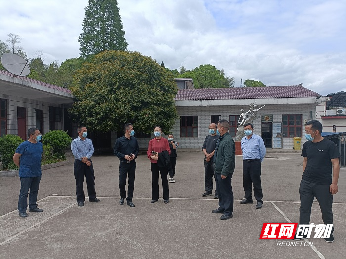 张家界市教育局到桑植县澧源镇调研教育工作
