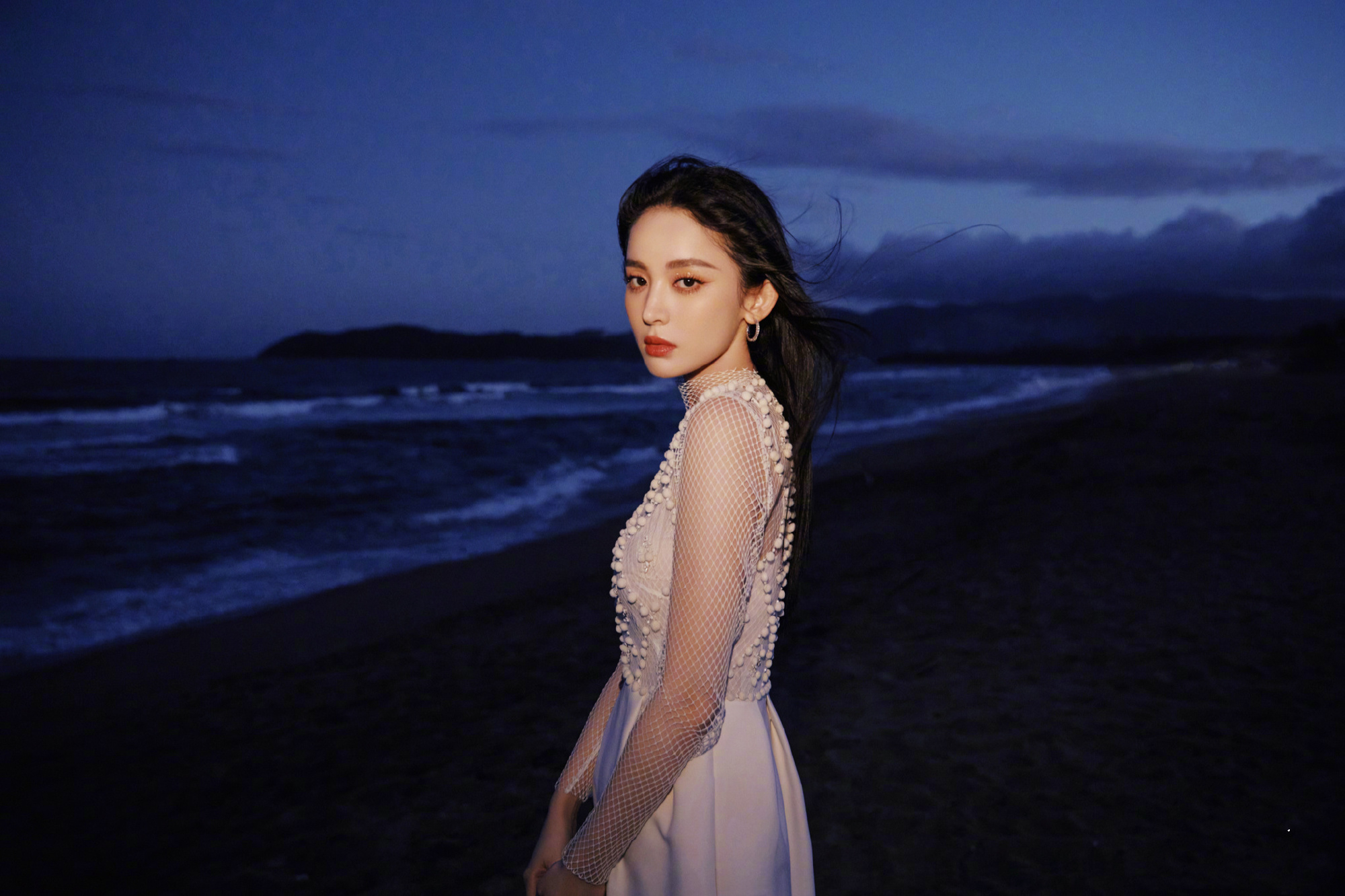 古力娜扎 来感受海边的冬天,温暖且浪漫