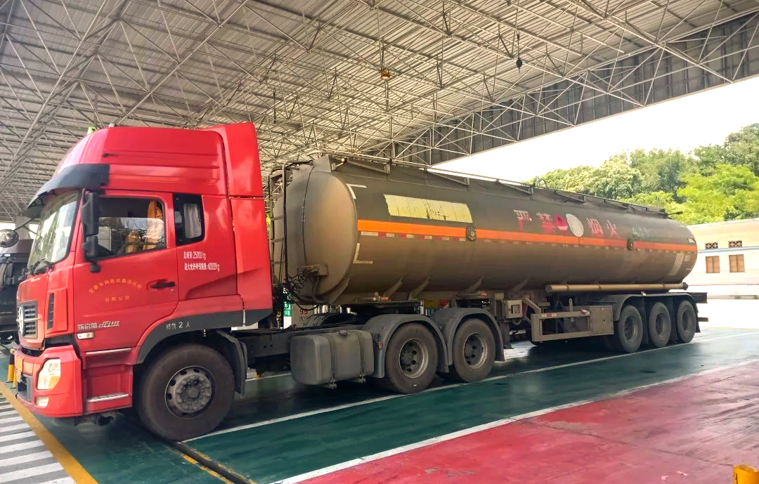 油罐车如何区分并运输不同油品?