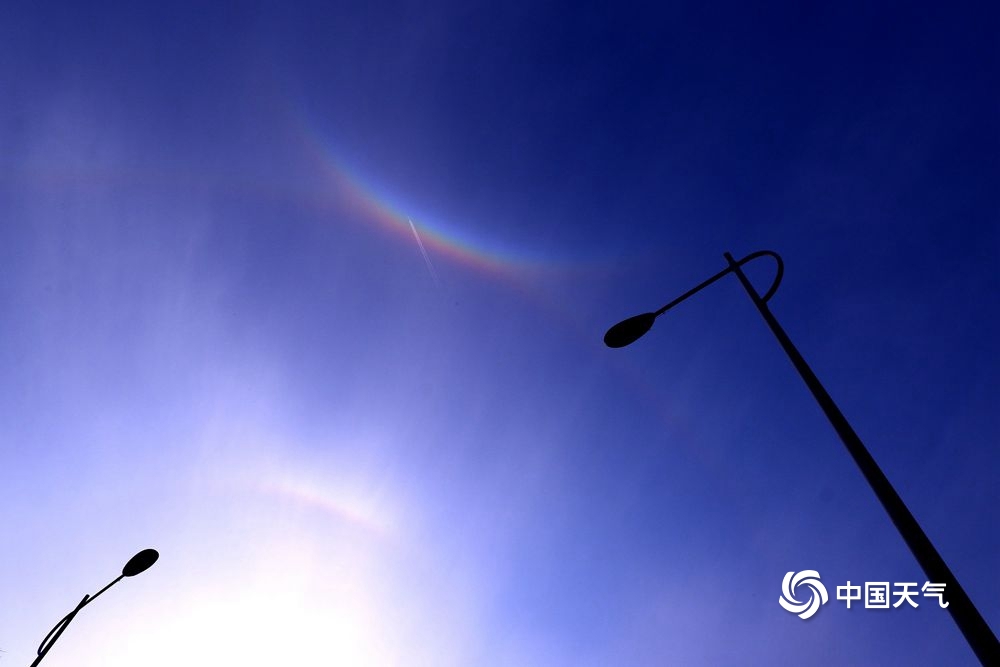 天空的"微笑"!哈尔滨上空出现环天顶弧奇观