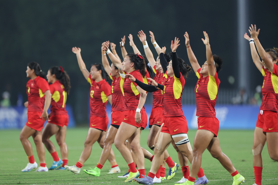 "橄"打敢拼,"橄"为人先,中国队依靠顽强拼搏摘下女子七人制橄榄球冠军