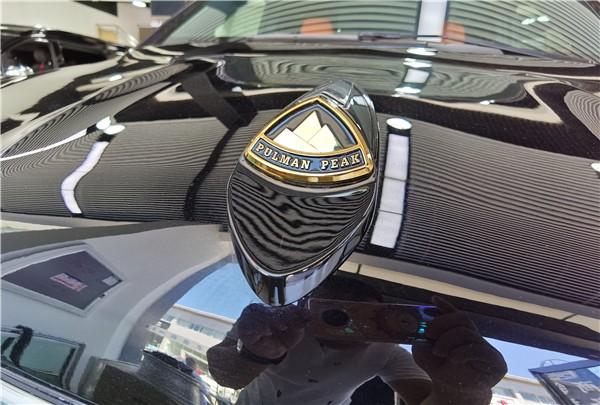 像山一样的车标是什么车