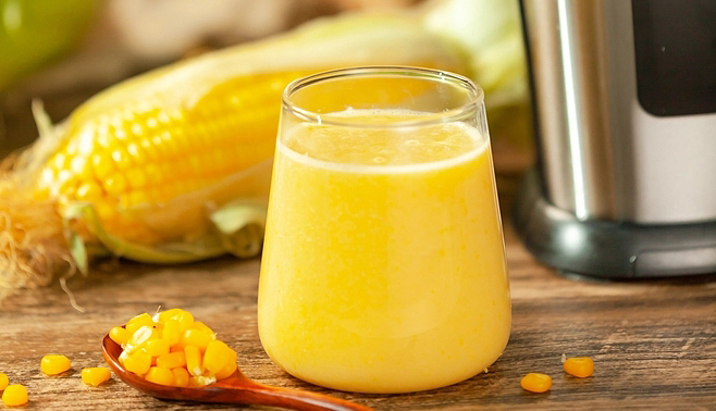 又到了鲜嫩玉米成熟的时节,今天就用玉米榨玉米汁喝吧!