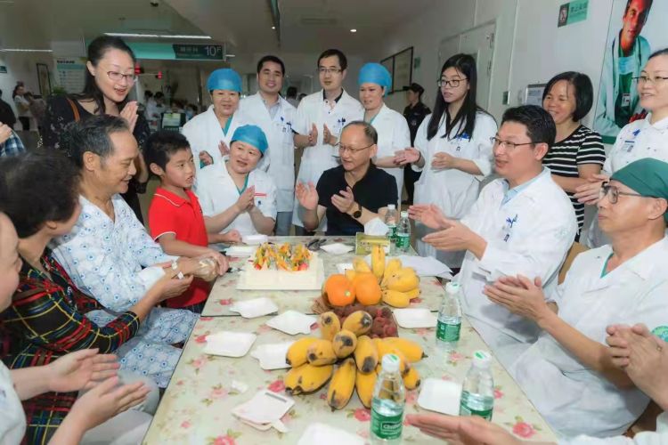 深圳市人民医院胸外科主任王光锁:站在患者和家属的角度当好医生