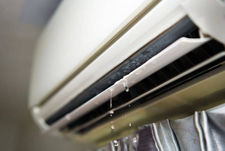 空调挂机滴水怎么处理