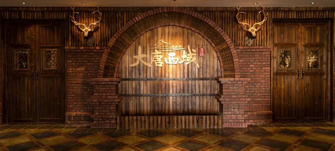 康家石门子岩画—大唐西域酒庄—昌吉小吃街—昌吉市(乌鲁木齐市)