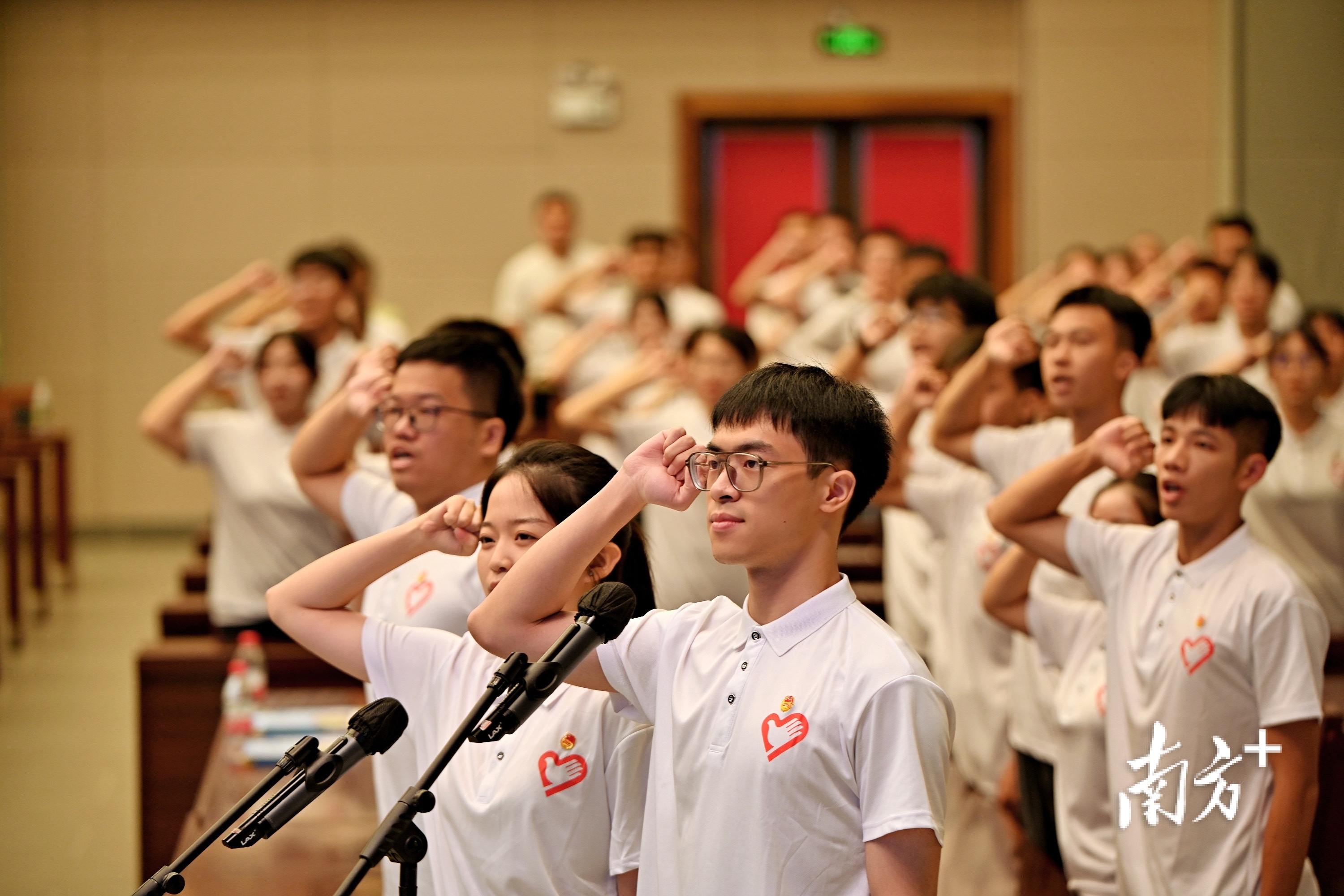 广东422名青年志愿者启程奔赴西部基层一线