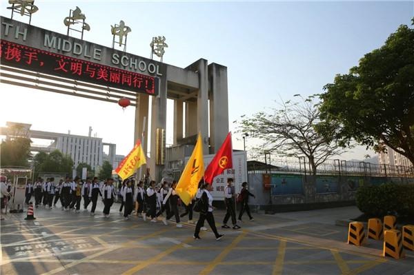 普洱:思茅区第六中学开展"砥砺前行,放飞梦想"徒步活动动"