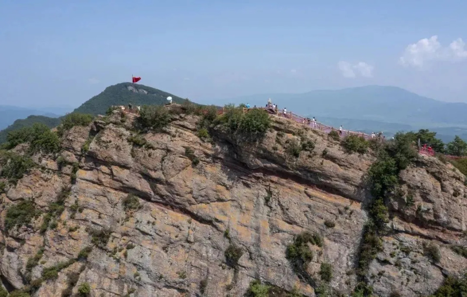 梅河口鸡冠山森林公园图片