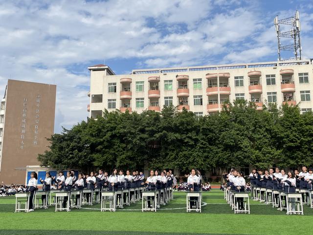 课间操"玩"出新花样——东坡区实验中学举行室内课间操比赛