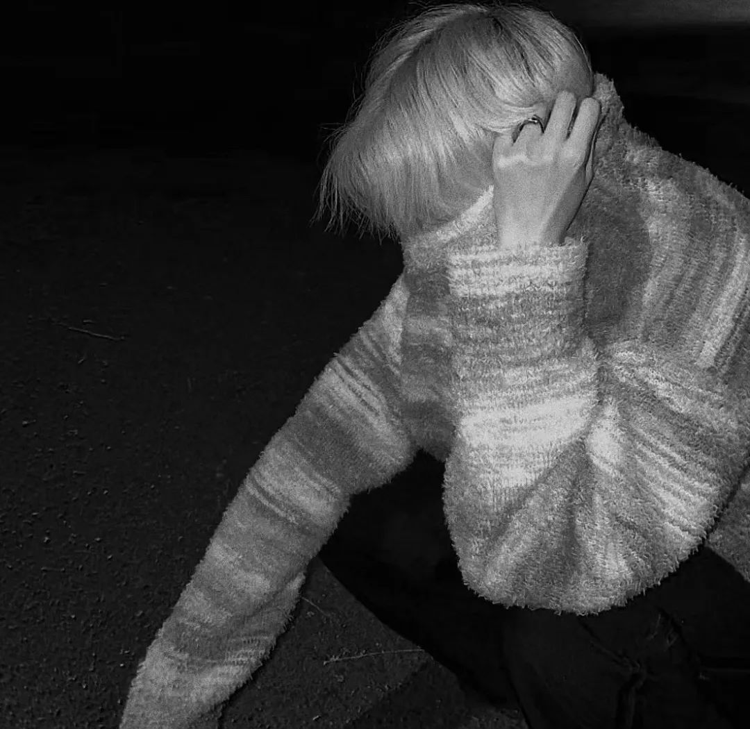 众多孤独伤感的氛围系男生头像