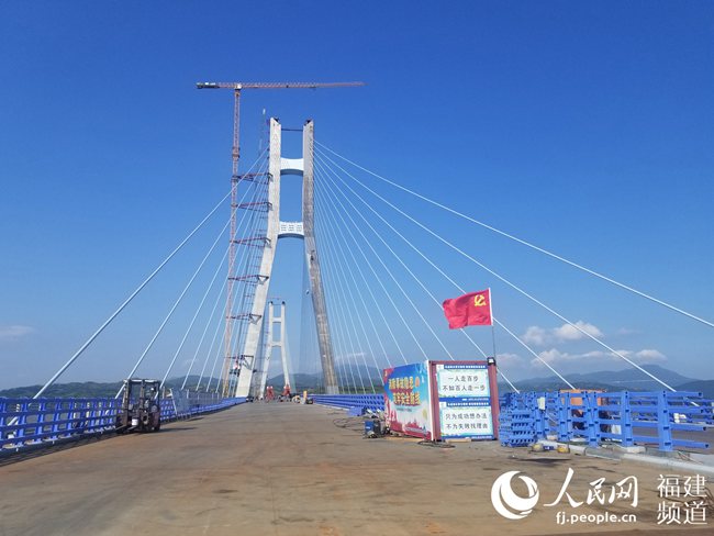 福建省重点项目沙埕湾跨海大桥主桥合龙