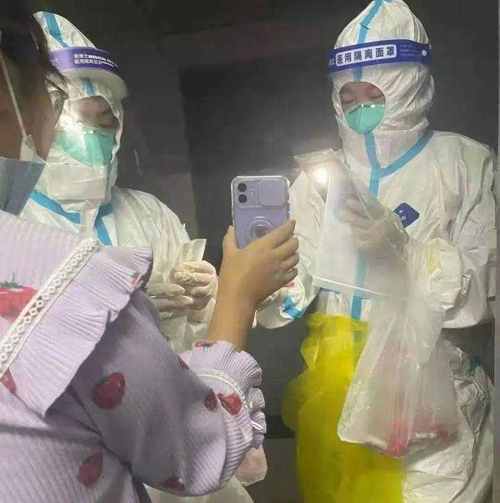 记者连线大连大学城:校内有近2万名学生 有人已做8次核酸