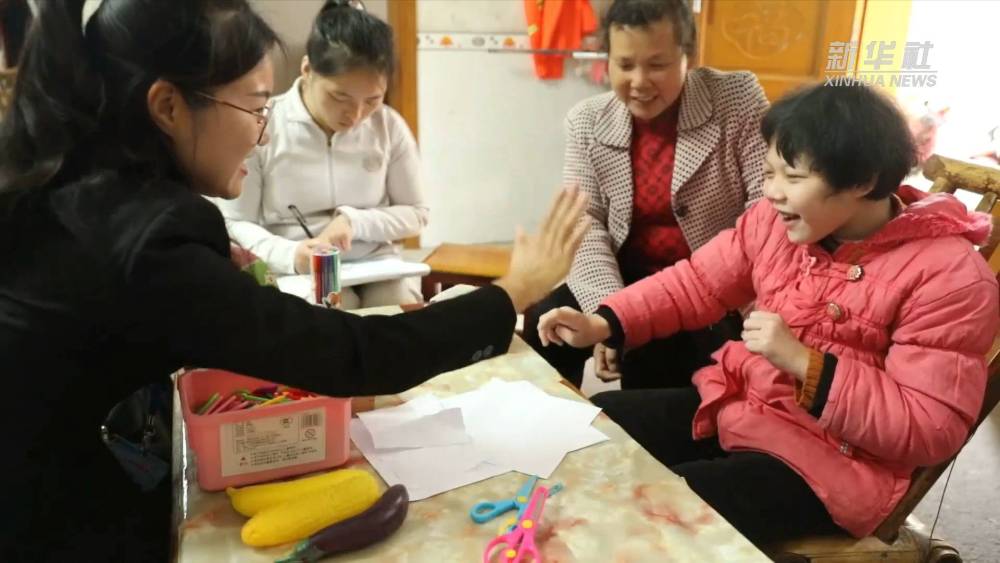 新华全媒 |171支"送教小分队"让"折翼天使"在家上学