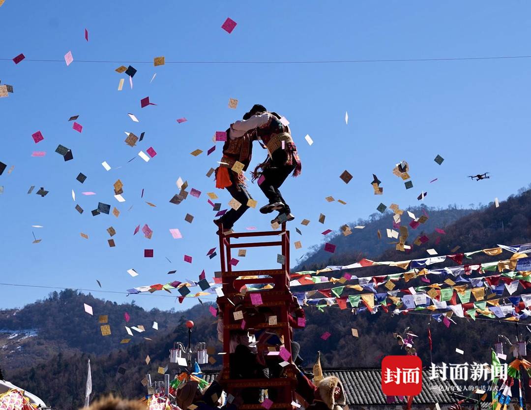 村民上台庆节日 四川宝兴硗碛上九节,当地4个村出了9个节目