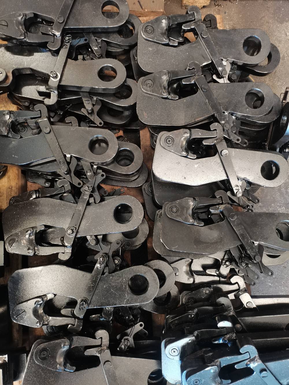 矿用防坠器脱钩器矿用翻转式防坠自动脱钩器的工作原理和应用场景