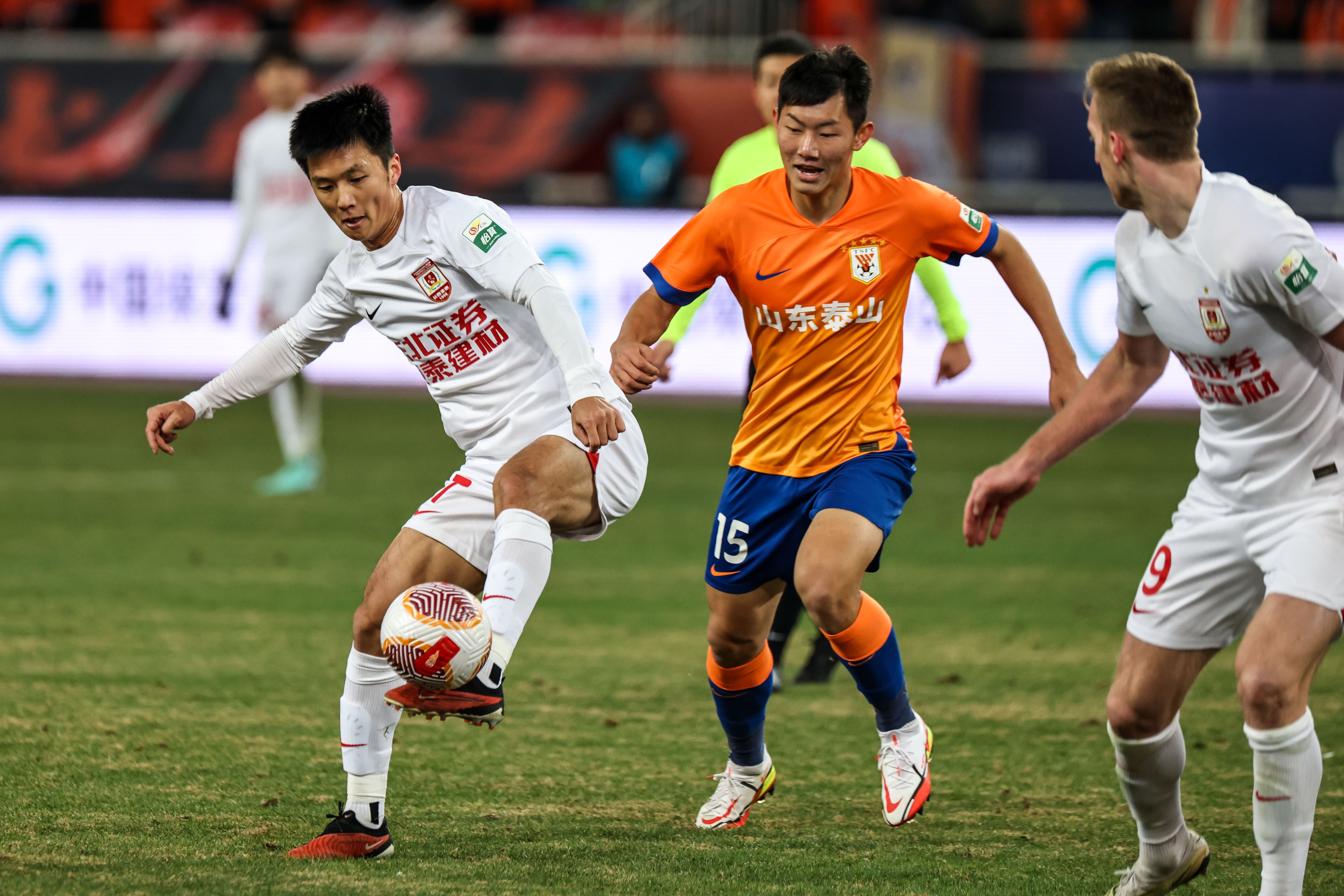 足球——中超:山东泰山胜长春亚泰