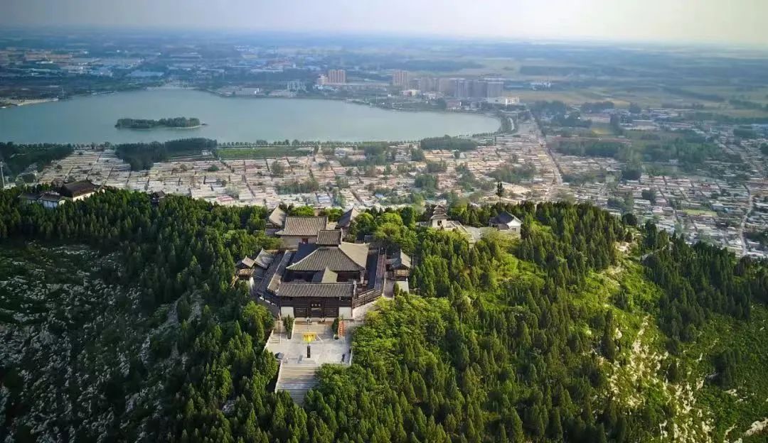 每个人心中都有不一样的江湖豪气冲天的水泊梁山山不大 却是峰峦起伏