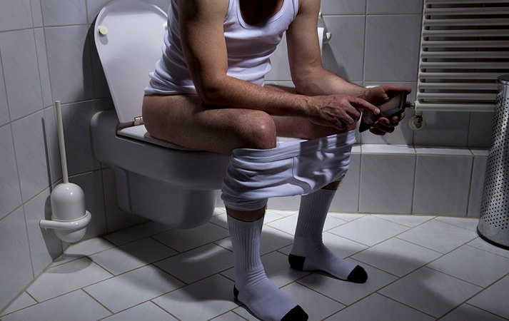 揭秘:为什么男人上厕所时间那么久?男人待在卫生间到底干什么?