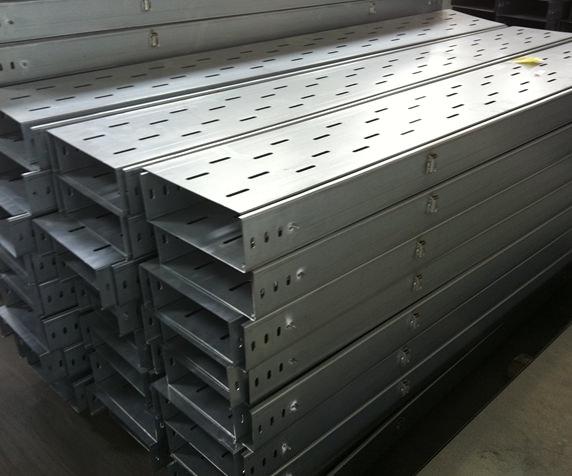 托盘式电缆桥架图片