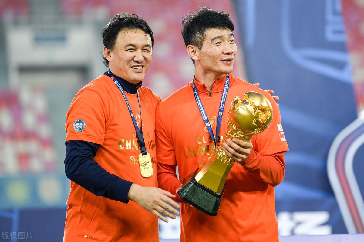 陈戎源全程微笑,主帅郝伟亲吻金牌,孙准浩身披韩国国旗