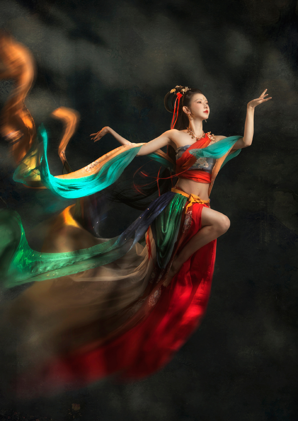 小姐姐穿"汉服"像敦煌飞天,网友:你是从壁画里飞出来的吧?