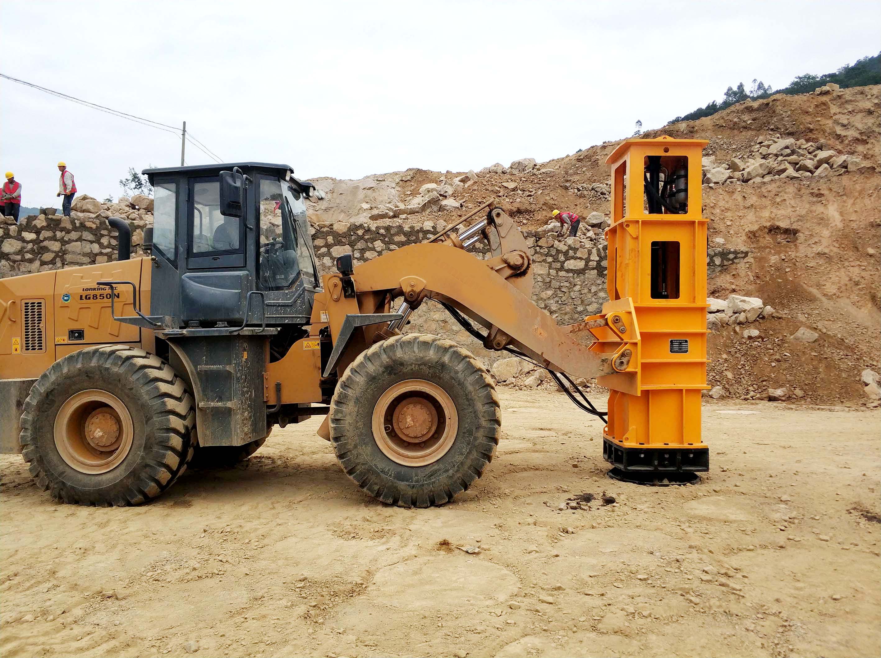 液压夯厂家告诉你为什么越来越多工程要求使用装载机打夯机?