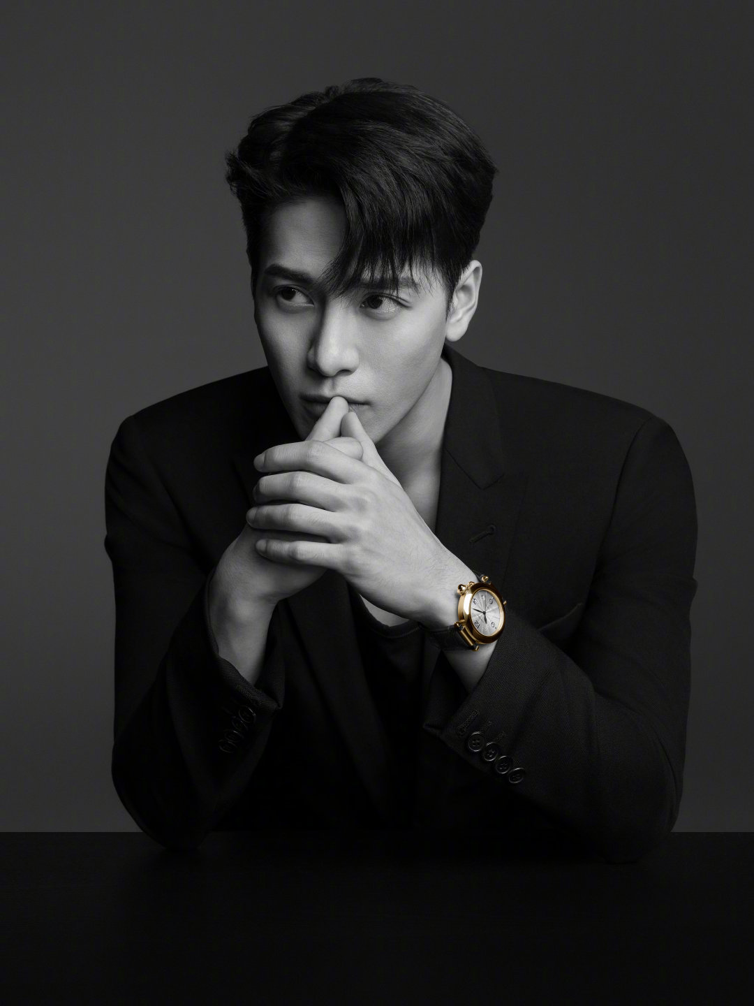 王嘉尔时尚大片 造型更绅士!