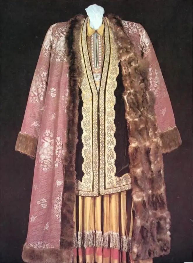 看看哈萨克族传统服饰ootd