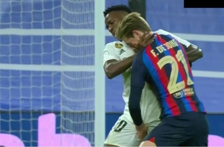 世一中重出江湖!德容国家德比中再现掏裆绝技