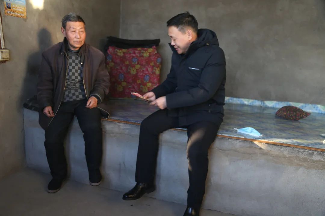 寒冬慰问一片心