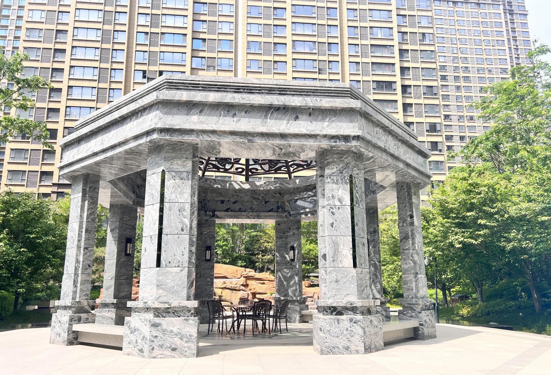 她说之前看中的宝鸡海河湾最近有两栋楼提前180天交付