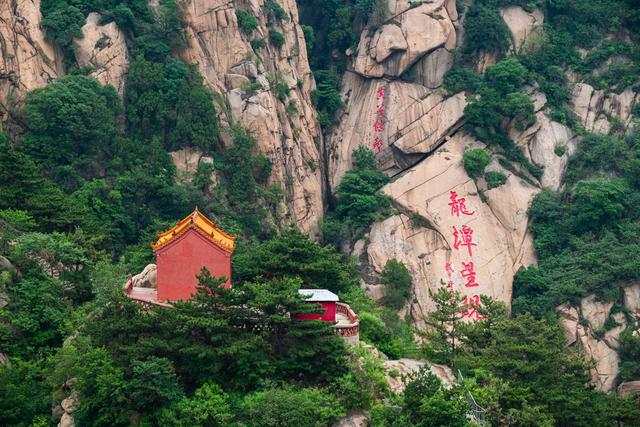 「莱芜八景」之龙潭星现