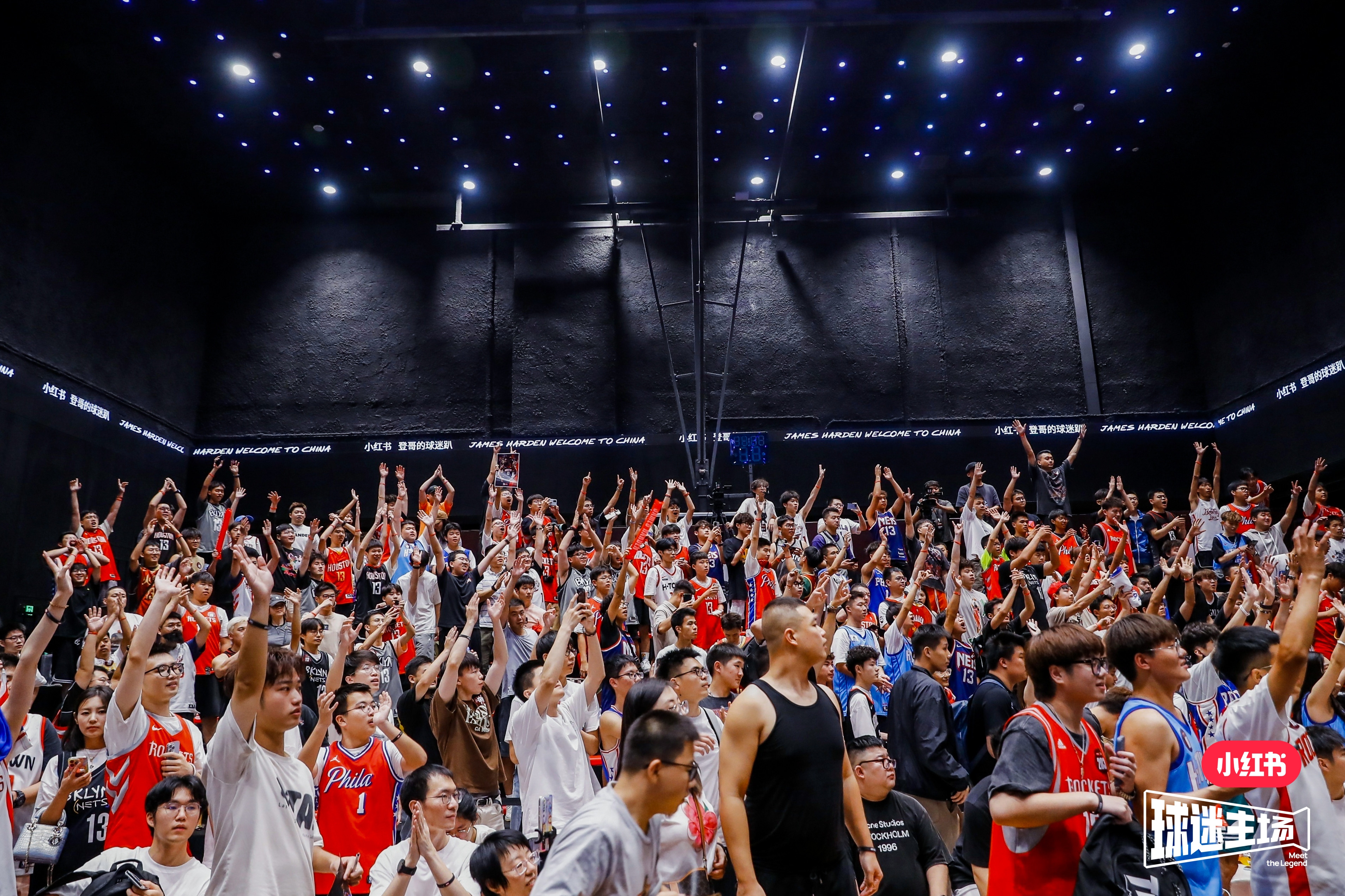 登哥的球迷趴!哈登中国行上海站:现场球迷爆满 喜获各色礼物