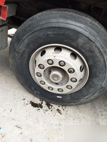 货车前轮吃胎是什么原因造成的