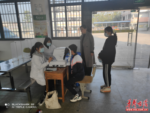 中和镇旸谷完小开展视力筛查 守护孩子眼健康