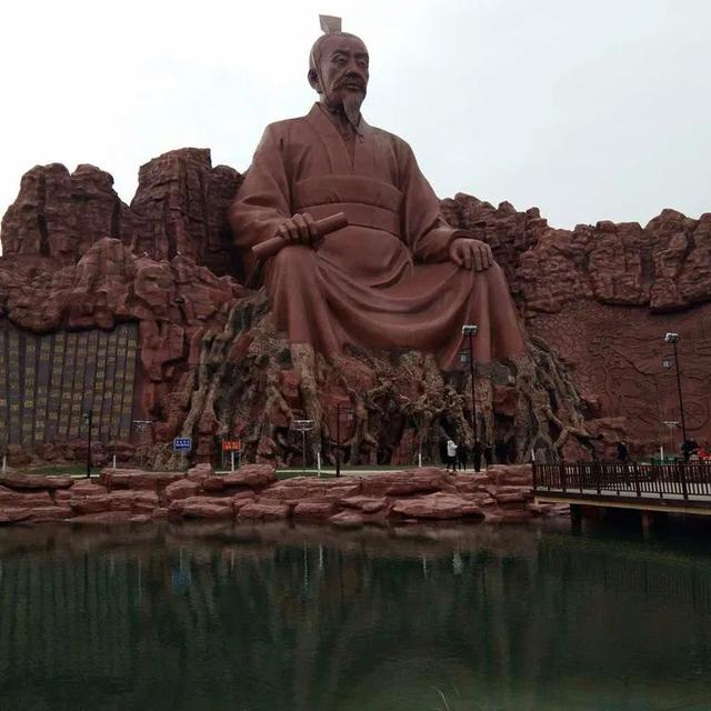 长沙盗墓第一案：晚上挖古墓，白天抓超生
