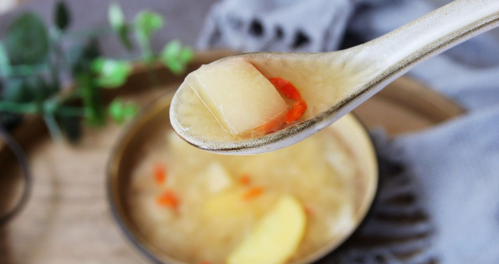 常喝煮苹果水,能助孩子消积食?若想要脾胃健康,建议少碰这2物