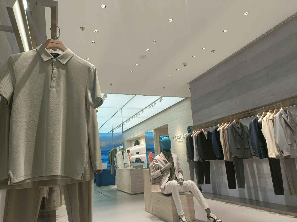 服装店灯光:深圳湾丹尼爱特店铺照明案例