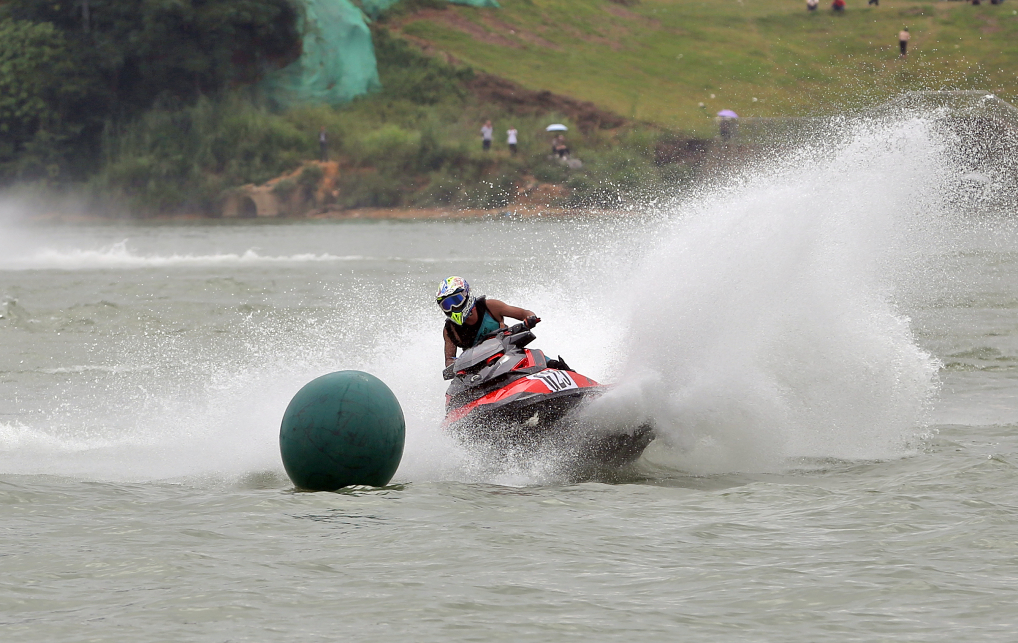 多彩水上运动拉开柳州国际水上狂欢节序幕