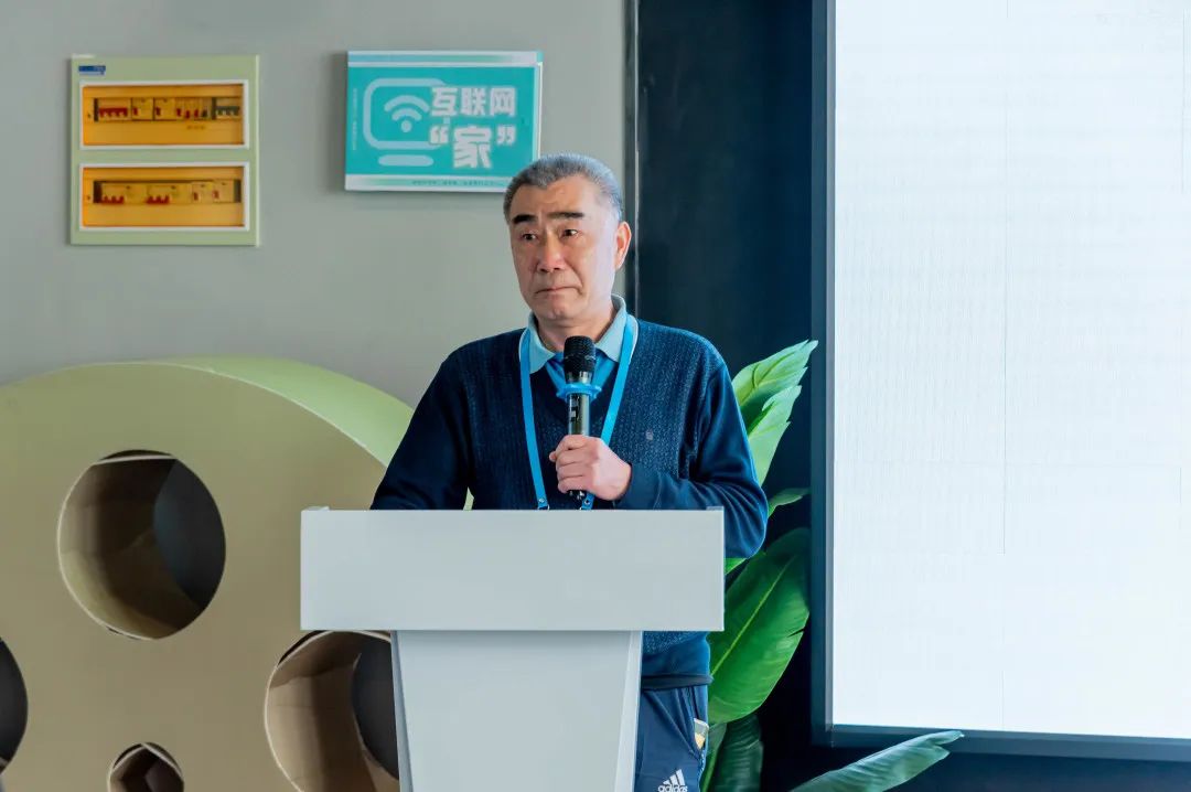 会大学素质教育研究分会副秘书长杨光明教授围绕"礼尚往来的化学证明"