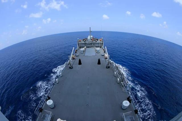 海上专攻精练!华山舰踏浪出征