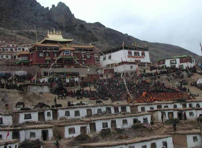 阿宗寺:弘传大圆满教法闻名遐迩的宁玛派寺院,是莲师的功德圣地