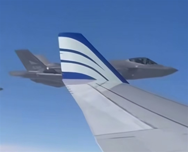 挪威队回国排面拉满：F35战机护航、国王接见、9万球迷一起划船